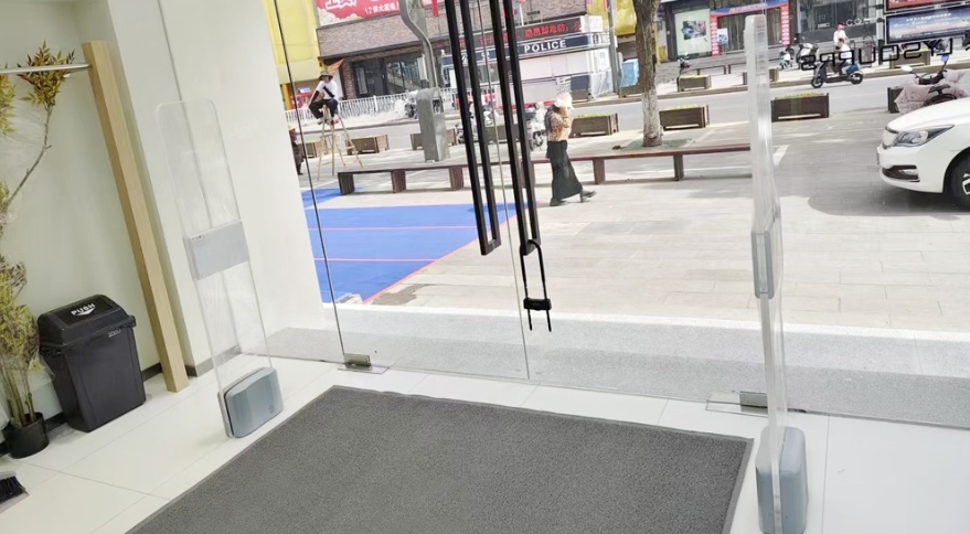 AM&RFID 이중 주파수: 의류 소매 업계를 위한 지능형 보안.